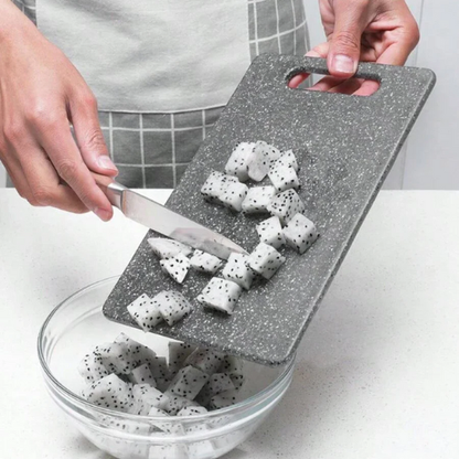 planche-a-decouper-personne-qui-comme-une-pitaya