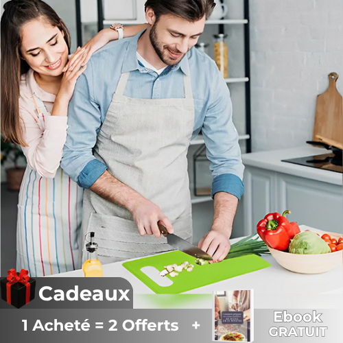 planche-a-decouper-personne-qui-coupe-des-legumes