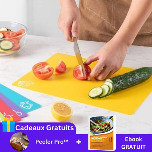 planche-a-decouper-souple-et-colores-personne-qui-coupe-une-tomate