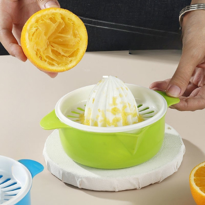 presse-agrume-personne-qui-a-presser-une-orange