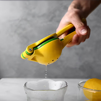 presse-agrume-personne-qui-le-jus-de-citron