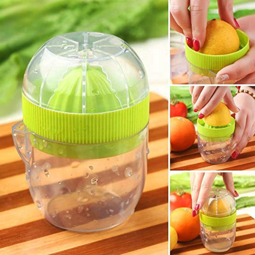 presse-agrume-personne-qui-presse-un-agrume-dans-un-verre