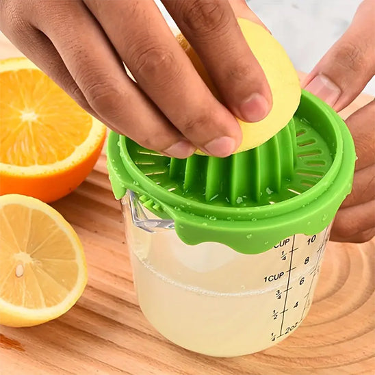 presse-agrume-personne-qui-presse-un-citron