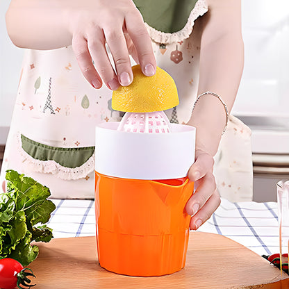 presse-agrume-personne-qui-presse-un-citron