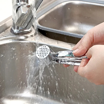 presse-ail-personne-qui-le-nettoie-sous-l-eau