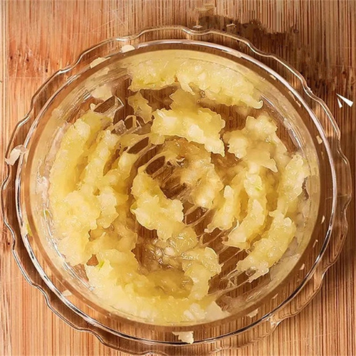 presse-ail-rempli-d-ail-ecraser