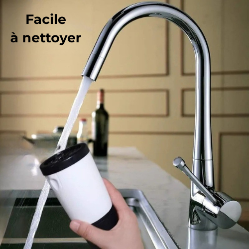 rape-a-fromage-personne-qui-la-nettoie-sous-l-eau