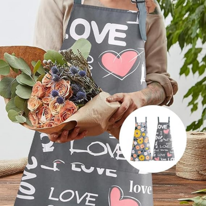 tablier-de-cuisine-personne-qui-le-port-avec-des-fleurs