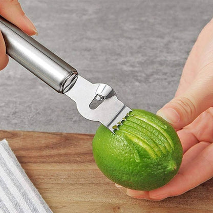 zesteur-personne-qui-zeste-une-lime