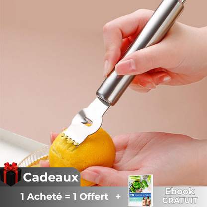 zesteur-personne-qui-zeste-une-petite-orange